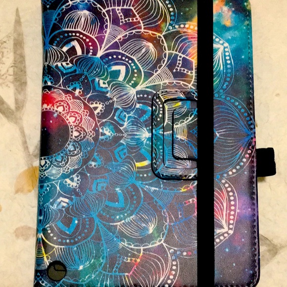 amazon fire hd 8 case nearby